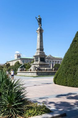 RUSE, BULGARIA - 15 AUGUSR 2021: Bulgaristan 'ın Ruse kentinin merkezinde Özgürlük Anıtı