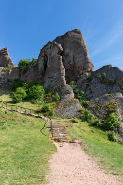 BELOGRADCHIK, BULGARIA - 22 Mayıs 2021: Bulgaristan 'ın Kaleto, Vidin Bölgesi olarak bilinen Ortaçağ Belogradchik Kalesi Harabeleri