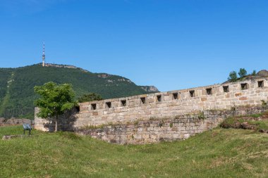 BELOGRADCHIK, BULGARIA - 22 Mayıs 2021: Bulgaristan 'ın Kaleto, Vidin Bölgesi olarak bilinen Ortaçağ Belogradchik Kalesi Harabeleri