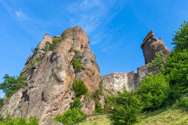BELOGRADCHIK, BULGARIA - 22 Mayıs 2021: Bulgaristan 'ın Kaleto, Vidin Bölgesi olarak bilinen Ortaçağ Belogradchik Kalesi Harabeleri