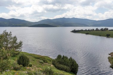 Bulgaristan 'ın Belmeken Barajı yakınlarındaki Rila Dağı' nın muhteşem manzarası