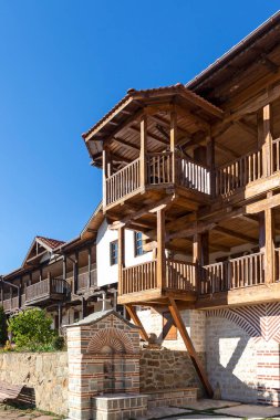 Bulgaristan 'ın Pernik Bölgesi, St. Kozma ve Damyan Ortaçağ Tsarnogorski (Gigintsi) manastırının sonbahar manzarası