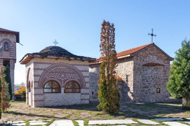 Bulgaristan 'ın Pernik Bölgesi, St. Kozma ve Damyan Ortaçağ Tsarnogorski (Gigintsi) manastırının sonbahar manzarası