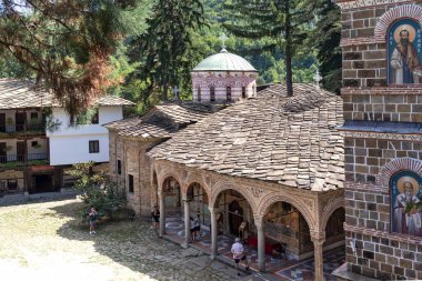 ORESHAK, BULGARIA - 31 Ağustos 2021: Ortaçağ Troyan Varsayım Manastırı, Lovech bölgesi, Bulgaristan