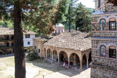 ORESHAK, BULGARIA - 31 Ağustos 2021: Ortaçağ Troyan Varsayım Manastırı, Lovech bölgesi, Bulgaristan