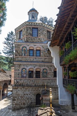 ORESHAK, BULGARIA - 31 Ağustos 2021: Ortaçağ Troyan Varsayım Manastırı, Lovech bölgesi, Bulgaristan