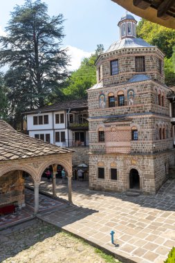 ORESHAK, BULGARIA - 31 Ağustos 2021: Ortaçağ Troyan Varsayım Manastırı, Lovech bölgesi, Bulgaristan