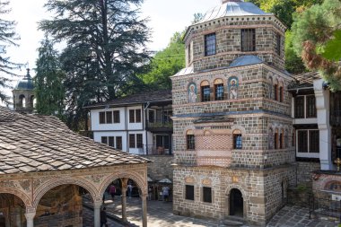 ORESHAK, BULGARIA - 31 Ağustos 2021: Ortaçağ Troyan Varsayım Manastırı, Lovech bölgesi, Bulgaristan