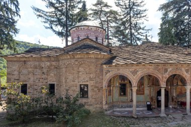 ORESHAK, BULGARIA - 31 Ağustos 2021: Ortaçağ Troyan Varsayım Manastırı, Lovech bölgesi, Bulgaristan