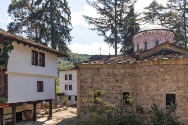 ORESHAK, BULGARIA - 31 Ağustos 2021: Ortaçağ Troyan Varsayım Manastırı, Lovech bölgesi, Bulgaristan