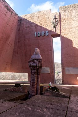 GURGULYAT, BULGARIA - 5 Aralık 2021: Pantheon Mother Bulgaria, 1885 Sırp-Bulgar Savaşı 'nda hayatını kaybeden askerlere adanmıştır, Gurgulyat köyü, Bulgaristan