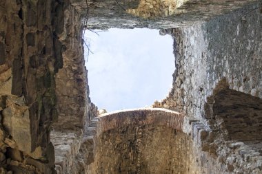 Bulgaristan 'ın Haskovo Bölgesi Matochina köyü yakınlarındaki Ortaçağ Bukelon Kalesi kalıntıları