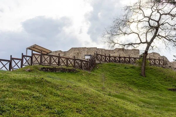 Mezdra Bulgaria エイプリル6 2021 ブルガリアのヴラツァ州メズドラ町における要塞カレト遺跡 — ストック写真