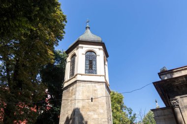 RUSE, BULGARIA - 15 AĞUSTOS 2021: Bulgaristan 'ın Ruse kentinin merkezindeki Kutsal Üçlemeci Ortodoks Kilisesi