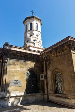 RUSE, BULGARIA - 15 AĞUSTOS 2021: Bulgaristan 'ın Ruse kentinin merkezindeki Kutsal Üçlemeci Ortodoks Kilisesi