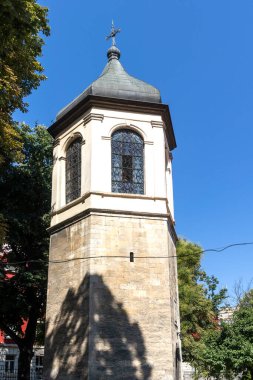 RUSE, BULGARIA - 15 AĞUSTOS 2021: Bulgaristan 'ın Ruse kentinin merkezindeki Kutsal Üçlemeci Ortodoks Kilisesi