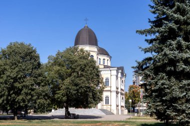 RUSE, BULGARIA - 15 AĞUSTOS 2021: Bulgaristan 'ın Ruse kentindeki All Saints Kilisesi