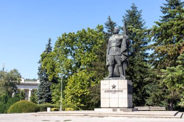 RUSE, BULGARIA - 15 AUGUSR 2021: Bulgaristan 'ın Ruse kentinde Alyosha olarak bilinen Sovyet Ordusu Anıtı