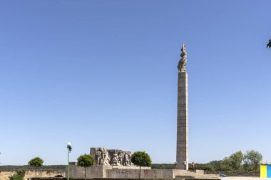 VIDIN, BULGARIA - 23 Mayıs 2021: Bulgaristan 'ın Vidin kentindeki Tuna Nehri kıyısındaki Özgürlük Anıtı