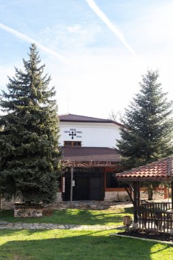 Bulgaristan 'ın Haskovo Bölgesi Topolovgrad kasabası yakınlarındaki Kutsal Üçlü Ortodoks Ustrem Manastırı