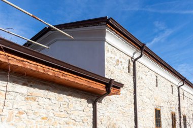 Bulgaristan 'ın Haskovo Bölgesi Topolovgrad kasabası yakınlarındaki Kutsal Üçlü Ortodoks Ustrem Manastırı