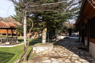 Bulgaristan 'ın Haskovo Bölgesi Topolovgrad kasabası yakınlarındaki Kutsal Üçlü Ortodoks Ustrem Manastırı