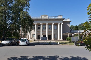 RUSE, BULGARIA -15 AĞUSTOS 2021: Bulgaristan 'ın Rusçuk kentinin merkezine Filarmoni Salonu İnşa