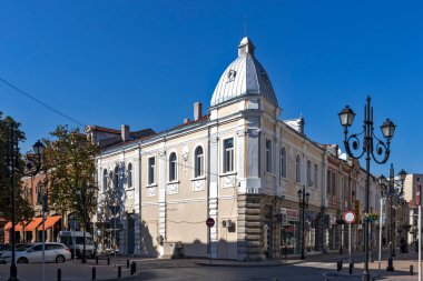 RUSE, BULGARIA -15 Ağustos 2021: Bulgaristan 'ın Rusçuk kentinin merkezinde Kniaz Alexander Battenberg Meydanı
