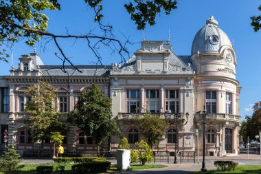 RUSE, BULGARIA -15 Ağustos 2021: Bulgaristan 'ın Rusçuk kentinin merkezinde Kniaz Alexander Battenberg Meydanı