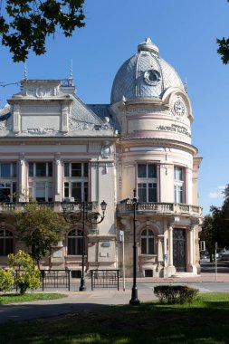 RUSE, BULGARIA -15 Ağustos 2021: Bulgaristan 'ın Rusçuk kentinin merkezinde Kniaz Alexander Battenberg Meydanı