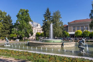 RUSE, BULGARIA -15 Ağustos 2021: Bulgaristan 'ın Rusçuk kentinin merkezinde Kniaz Alexander Battenberg Meydanı