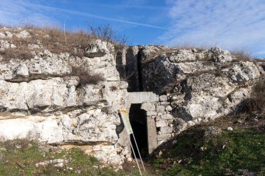 Bulgaristan 'ın Haskovo Bölgesi' nin Mihalich köyü yakınlarındaki Antik kaya kilisesinin kalıntıları