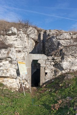 Bulgaristan 'ın Haskovo Bölgesi' nin Mihalich köyü yakınlarındaki Antik kaya kilisesinin kalıntıları