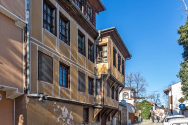 PLOVDIV, BULGARIA - 2 Ocak 2022: Bulgaristan 'ın Plovdiv kentindeki eski kasaba, mimari ve tarihsel rezerv olarak Sokak ve Dokuzuncu Yüzyıl Evleri