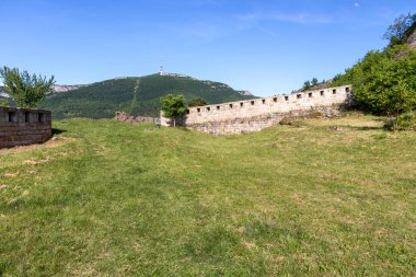 BELOGRADCHIK, BULGARIA - 22 Mayıs 2021: Bulgaristan 'ın Kaleto, Vidin Bölgesi olarak bilinen Ortaçağ Belogradchik Kalesi Harabeleri