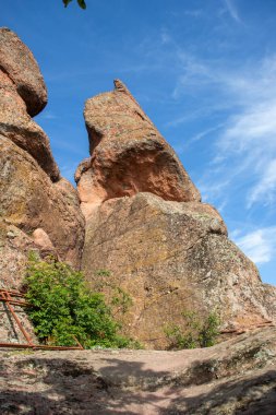 BELOGRADCHIK, BULGARIA - 22 Mayıs 2021: Bulgaristan 'ın Kaleto, Vidin Bölgesi olarak bilinen Ortaçağ Belogradchik Kalesi Harabeleri