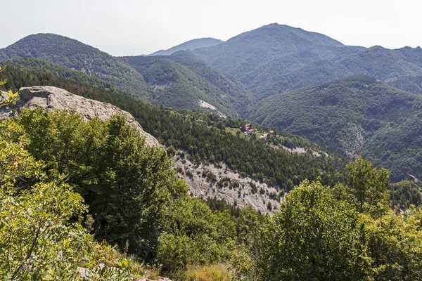 ブルガリア プロヴディフ地方の古代の聖域Belintash近くのロードロープ山脈の素晴らしい風景 — ストック写真