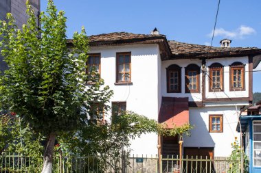 ÇEPELARE, BULGARIA - 7 Ağustos 2021: Bulgaristan 'ın ünlü kayak merkezi Chepelare, Smolyan Bölgesi, Bulgaristan