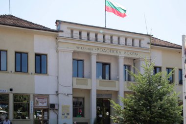 ÇEPELARE, BULGARIA - 7 Ağustos 2021: Bulgaristan 'ın ünlü kayak merkezi Chepelare, Smolyan Bölgesi, Bulgaristan