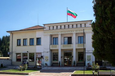 ÇEPELARE, BULGARIA - 7 Ağustos 2021: Bulgaristan 'ın ünlü kayak merkezi Chepelare, Smolyan Bölgesi, Bulgaristan
