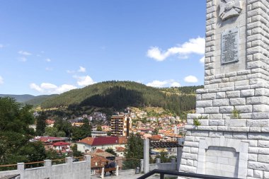 ÇEPELARE, BULGARIA - 7 Ağustos 2021: Bulgaristan 'ın ünlü kayak merkezi Chepelare, Smolyan Bölgesi, Bulgaristan