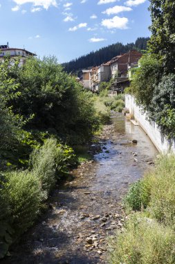 ÇEPELARE, BULGARIA - 7 Ağustos 2021: Bulgaristan 'ın ünlü kayak merkezi Chepelare, Smolyan Bölgesi, Bulgaristan