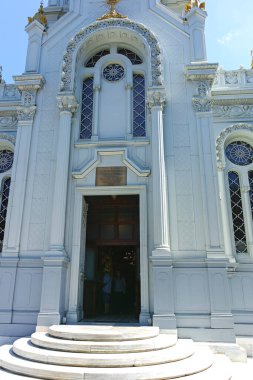 İstanbul, Türkiye - 27 Temmuz 2019: İstanbul, Türkiye 'deki Bulgar Ortodoks Aziz Stephen Kilisesi Demir Kilise olarak bilinir