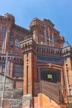 İstanbul, Türkiye - 27 Temmuz 2019: İstanbul 'un Balat ilçesinde tipik sokak ve bina