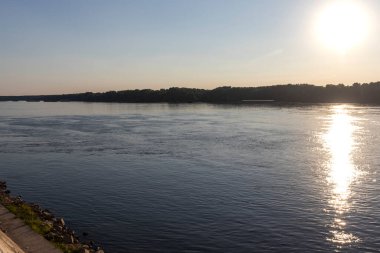 RUSE, BULGARIA - 15 AĞUSTOS 2021: Bulgaristan 'ın Ruse kentinin merkezinde Kostal Caddesi Panoraması