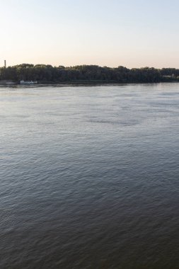 RUSE, BULGARIA - 15 AĞUSTOS 2021: Bulgaristan 'ın Ruse kentinin merkezinde Kostal Caddesi Panoraması