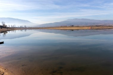 Drenov Dol rezervuarı, Kyustendil bölgesi, Bulgaristan 'ın muhteşem manzarası