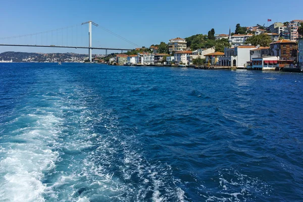 伊斯坦布尔 土耳其 2019年7月26日 从博斯普鲁斯到土耳其伊斯坦布尔的壮观全景 — 图库照片