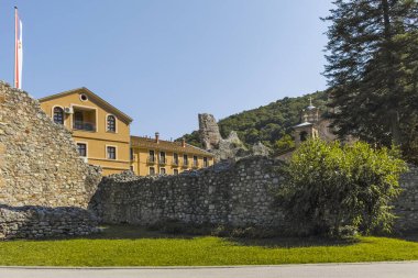 RAVANICA Manastırı, SERBIA - 11 Ağustos 2019: Ortaçağ Ravanica İsa, Sumadija ve Batı Sırbistan Yükseliş Manastırı