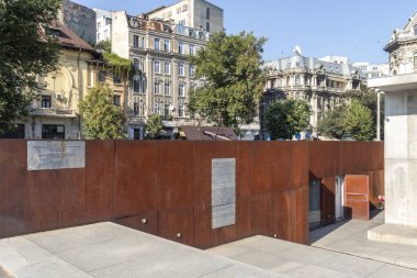 BUCHAREST, ROMANIA - 16 Ağustos 2021: Bükreş, Romanya 'daki Yahudi Soykırımı Anıtı